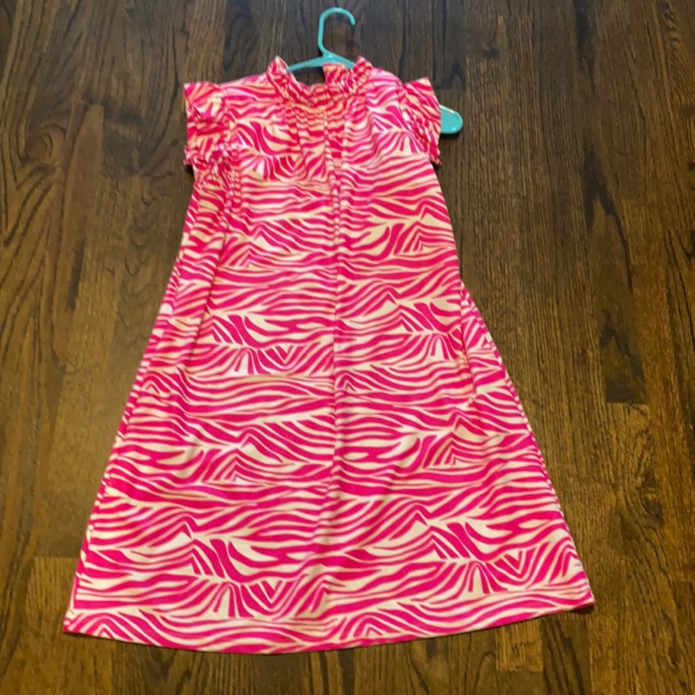 The loop for back button is broken too busy to fix it. Never worn.